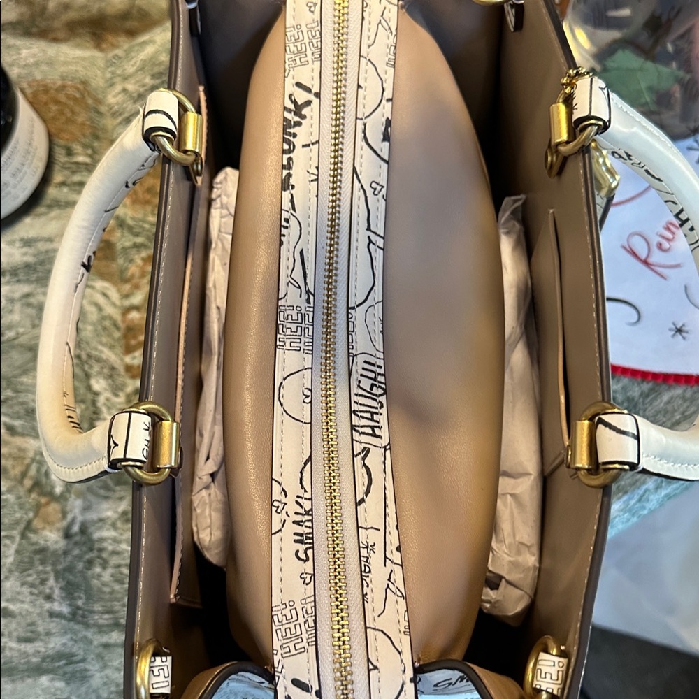 NWT Coach Peanuts Rogue - Picture 4 of 6